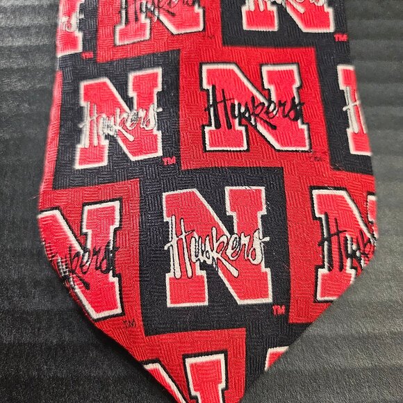 100% Silk Nebraska Huskers 54 Inch Men's Dress Tie NCAA Go Big Red Tie - Picture 6 of 7